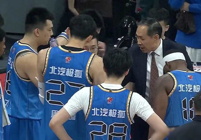 星空体育官网-北京队眼下处境尴尬，外援换人风波不断，李楠禁赛将满|安东尼·戴维斯|斯宾塞-丁威迪|斯宾塞·丁维迪|北京首钢|曾凡博_新浪体育_新浪新闻